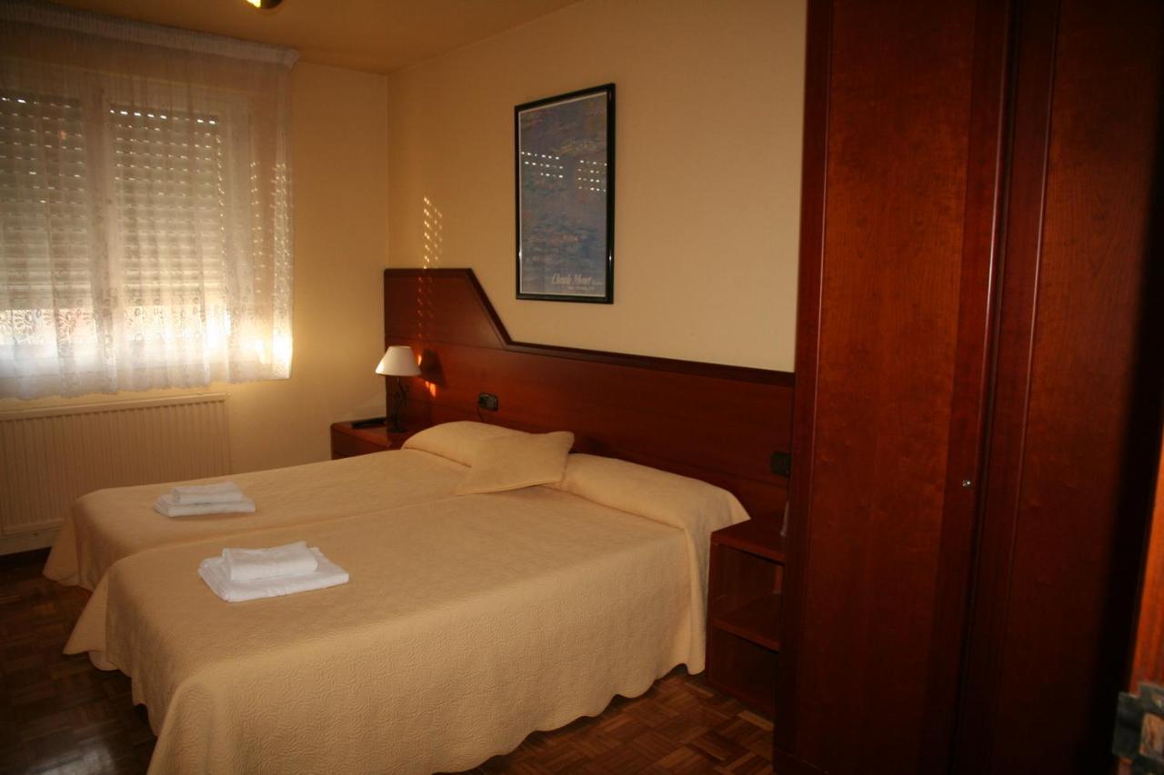 Pension Acella Памплона Экстерьер фото