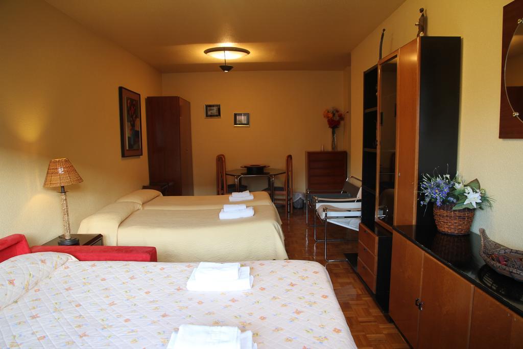 Pension Acella Памплона Экстерьер фото